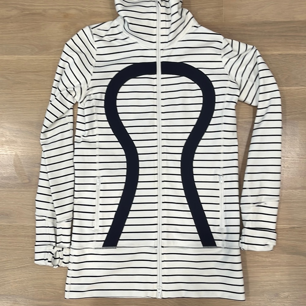 Womens Lululemon zip-up jacket size 6
